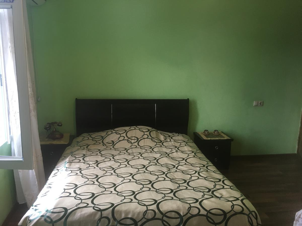 Duru'S Apartment With 3 Bedrooms Батуми Екстериор снимка