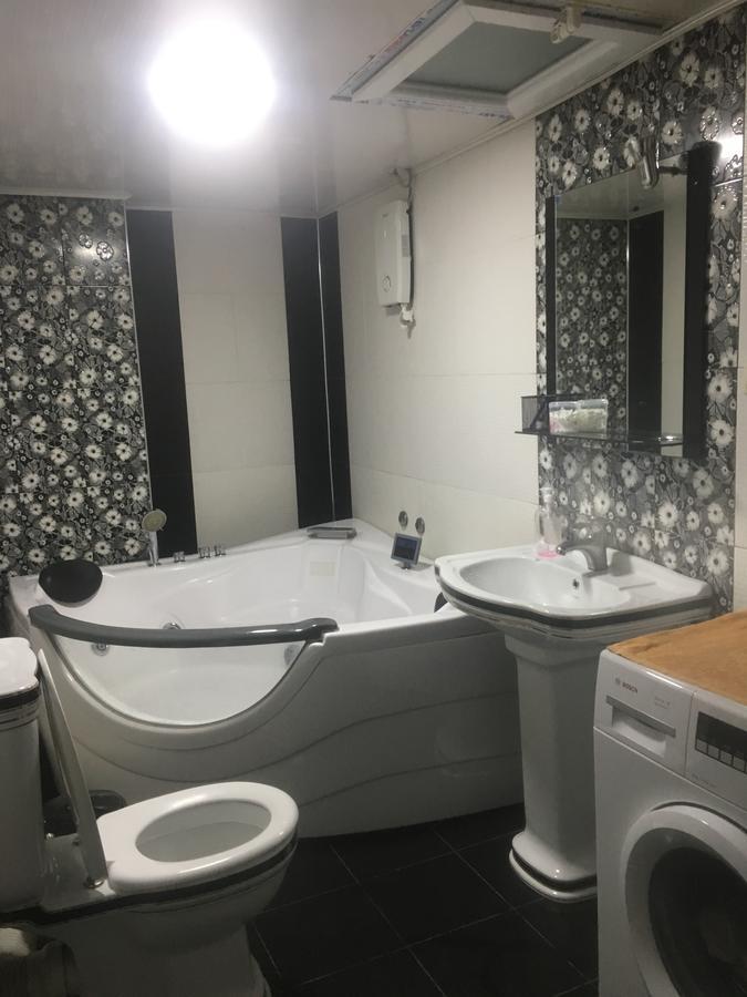 Duru'S Apartment With 3 Bedrooms Батуми Екстериор снимка