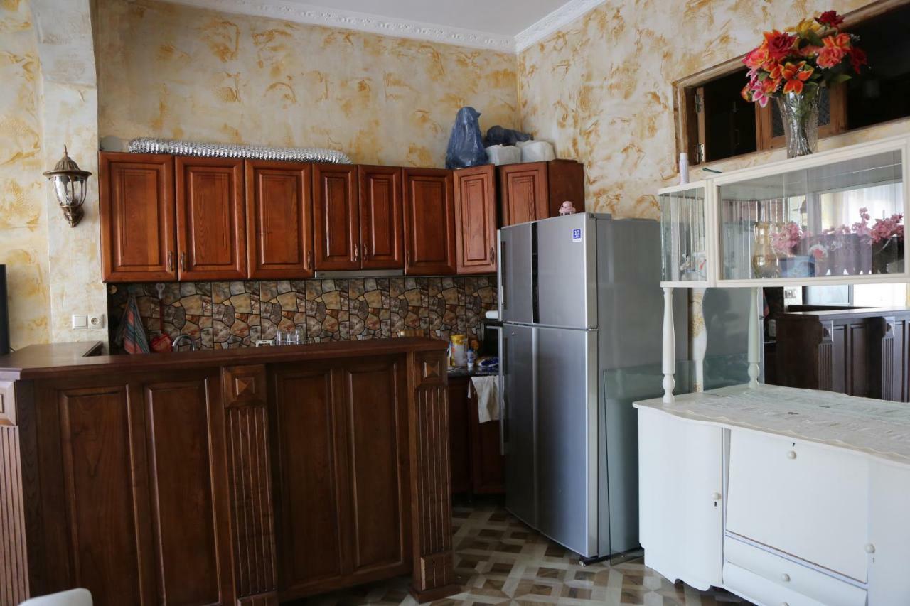 Duru'S Apartment With 3 Bedrooms Батуми Екстериор снимка