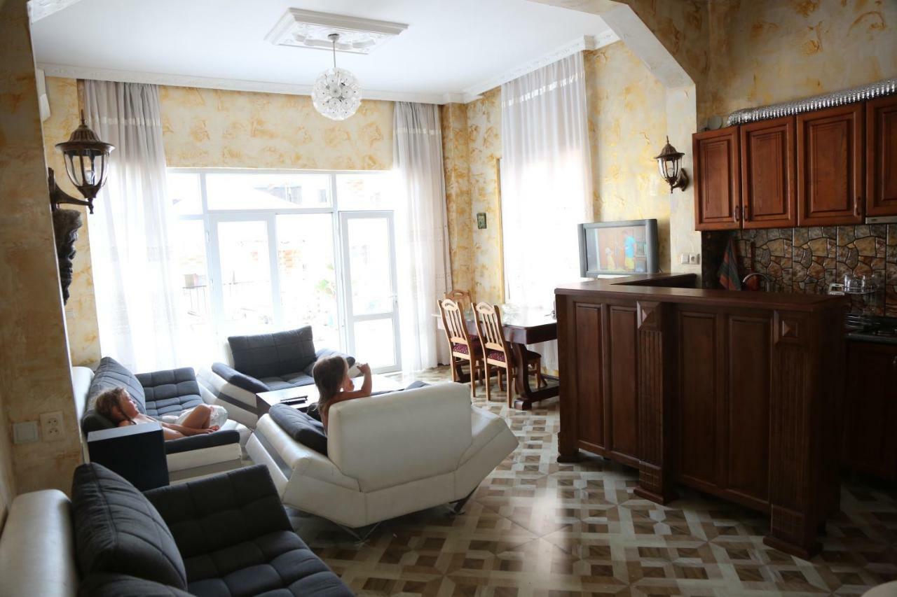 Duru'S Apartment With 3 Bedrooms Батуми Екстериор снимка