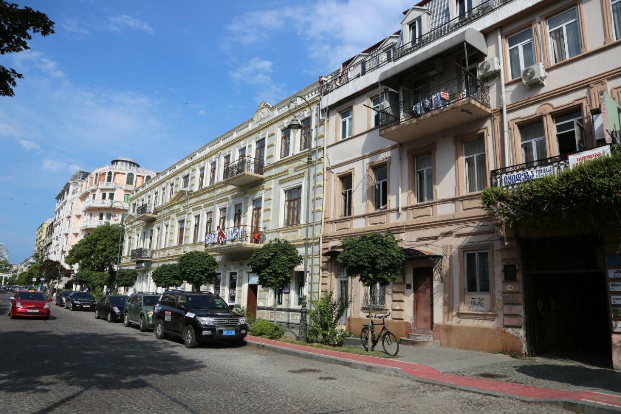 Duru'S Apartment With 3 Bedrooms Батуми Екстериор снимка